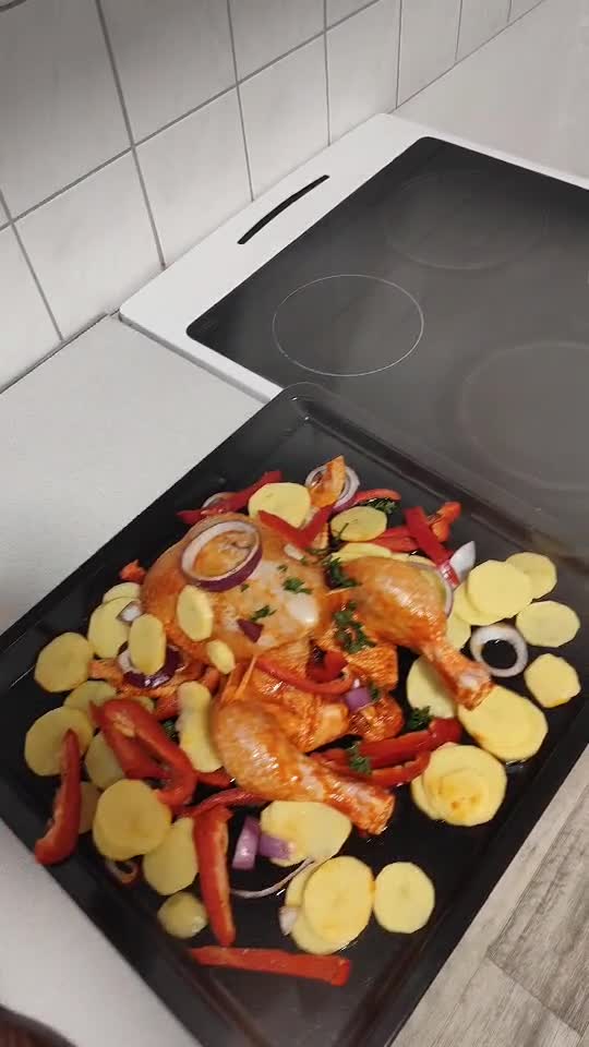 cu nesimțitu asta în bucătărie 😁♥️