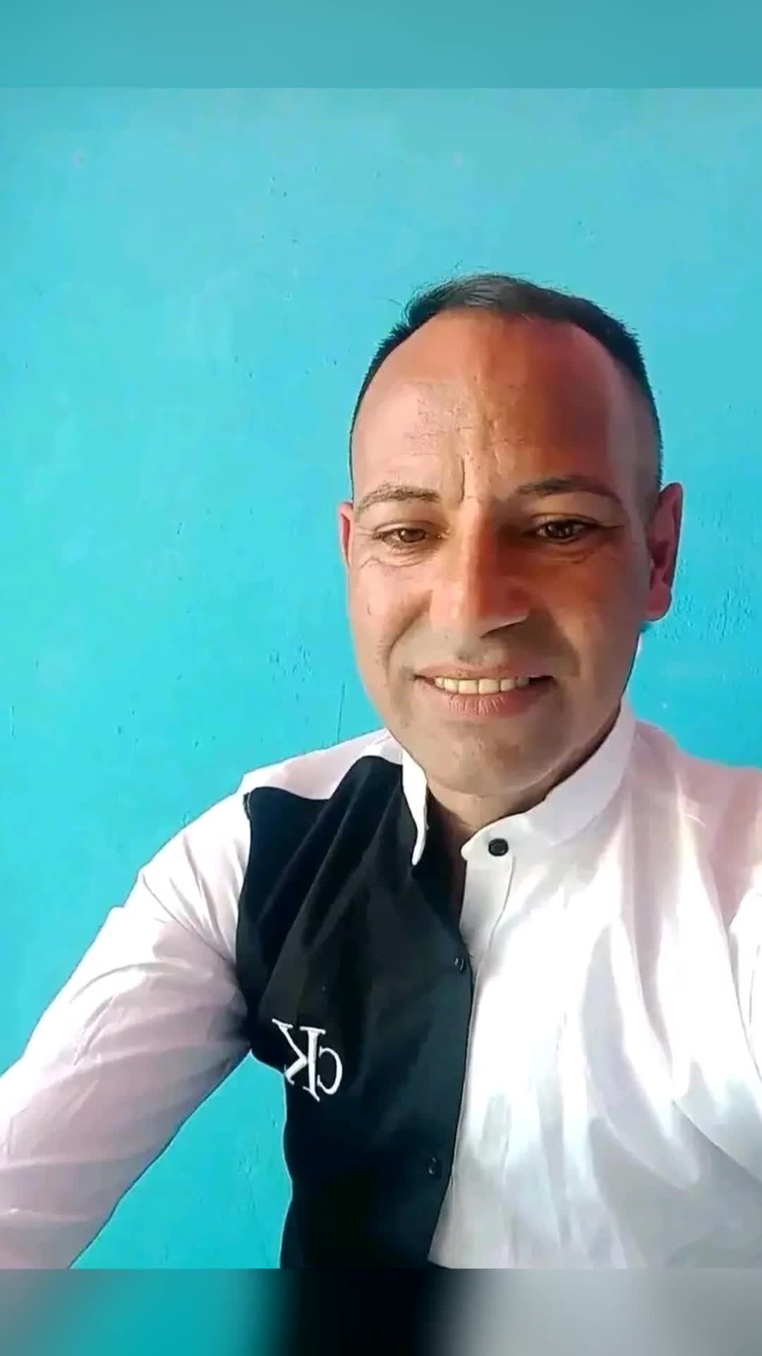 Lipseste Cineva Acum