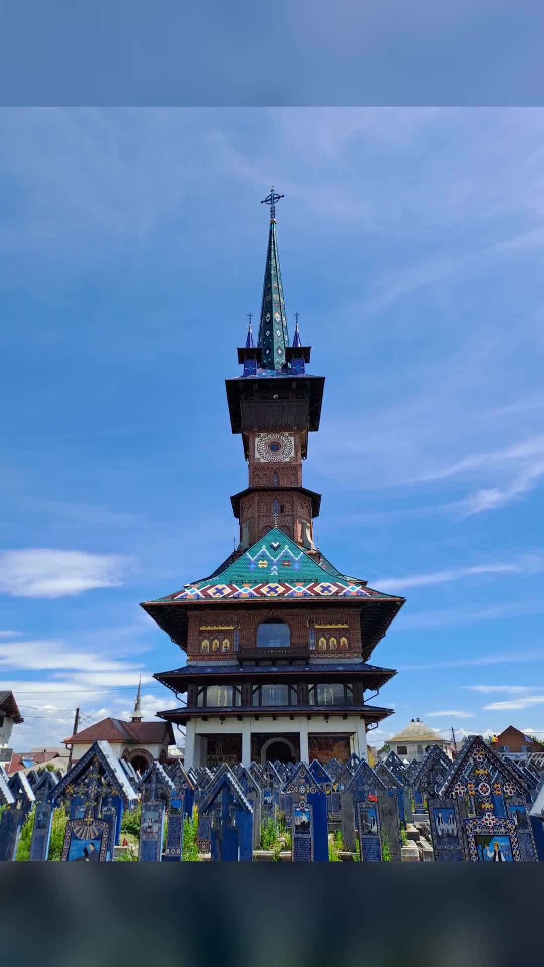 Zone frumoase și în România ,, Cimitirul Vesel - Săpânța  "