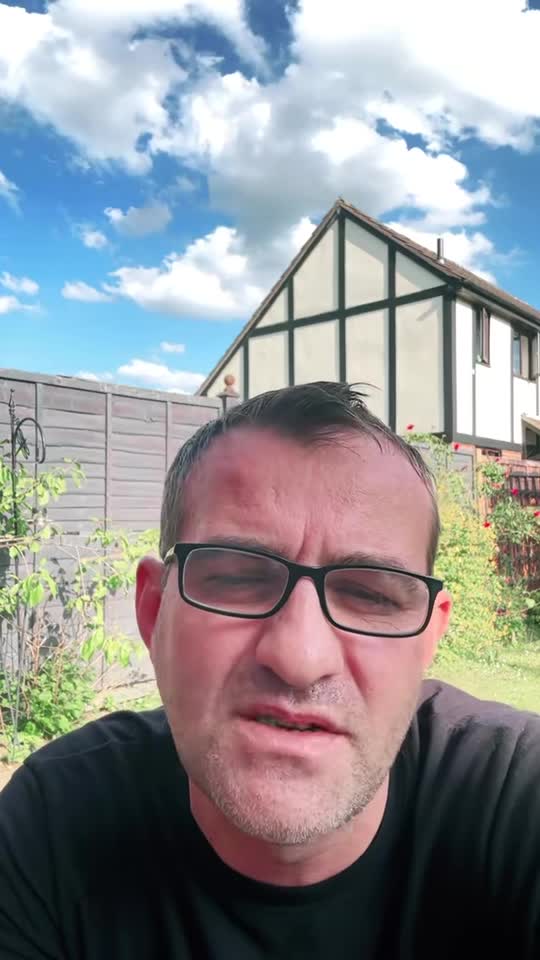 Taurul ♉ nu spune ce simte. Dar îți arată prin fapte, zi după zi. Cine l-a pierdut… știe cât de rar iubește.
