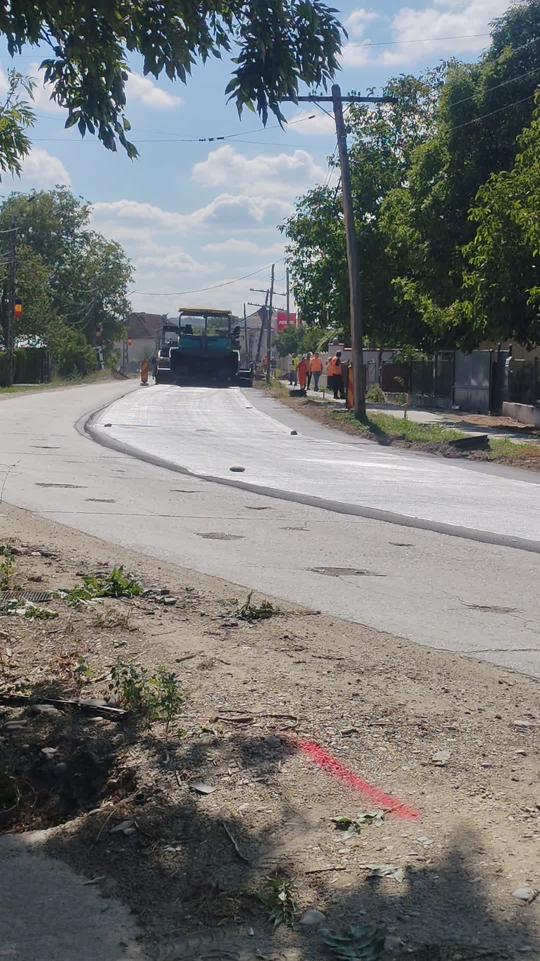 Și se lucrează pe drumul nostru de cu zor!! 😀 Sunt luni de zile de când tot fac asta!!
