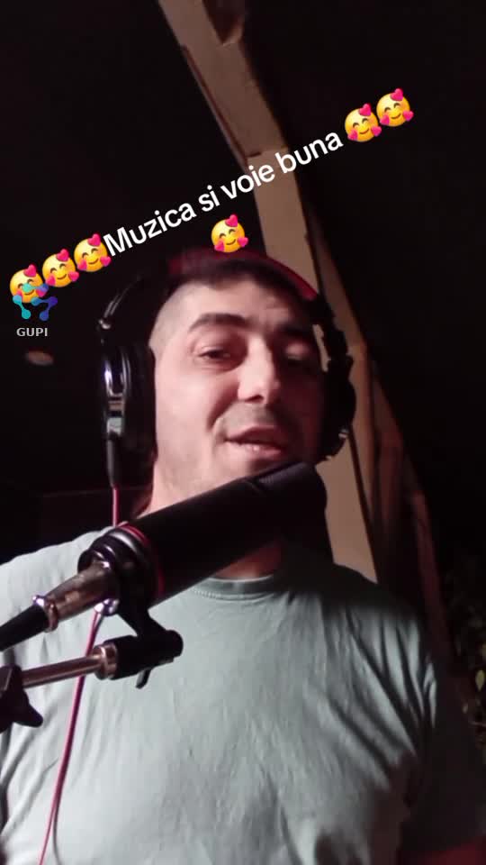 Atunci cind nu facem emisie în radio facem karaoke