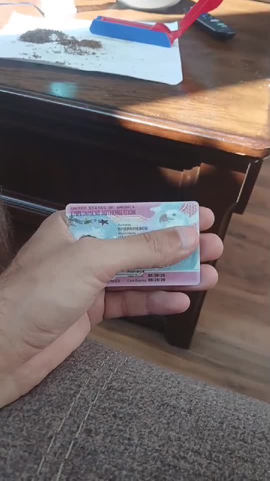 Salutare. De curand am primit permisul de munca. In octombrie am interviul pt green card