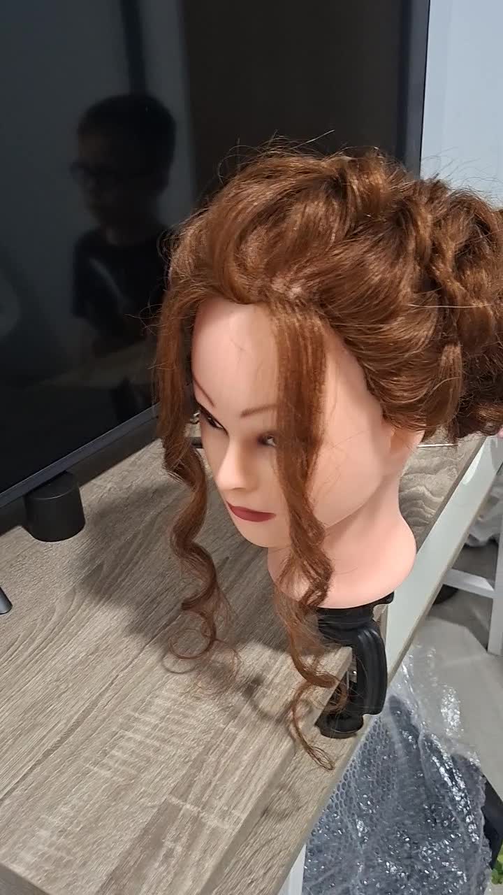 ✨ O coafură frumoasă începe cu pasiune și răbdare! ❤️
Fiecare detaliu contează, iar fiecare coafură este un nou pas în pasiunea mea pentru frumusețe. 💇‍♀️|||{"overlays":[{"text":"Frumusețea stă în fiecare detaliu! 😍✨”","x":0.04351851851851851,"y":0.6474333983105913,"fontSize":26.0,"color":4294967295,"isEmoji":false}]}