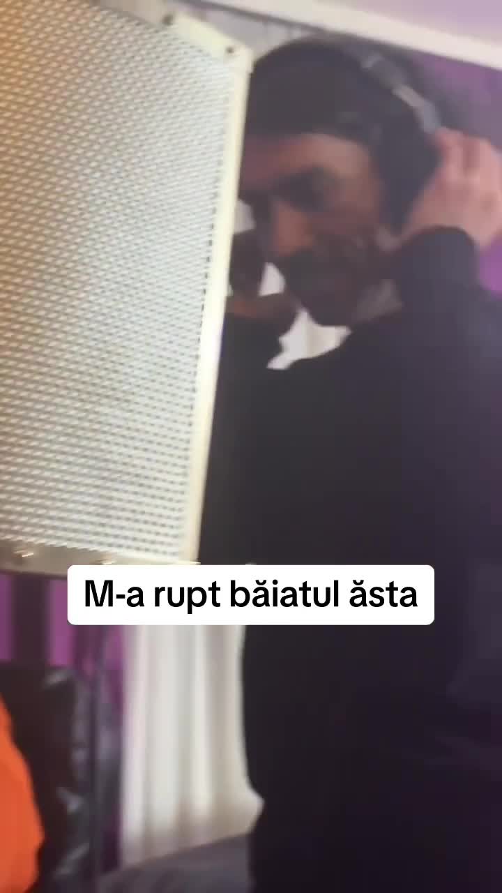 fetița mea
inima mea te strigă
la fel ca tine îmi este dor de tine
cum te caut eu nimeni nu te caută
unde ești fetița mea
eu plâng
❤️❤️Nice Song❤️❤️