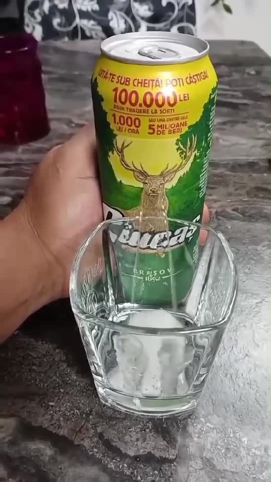 Stai cu micii pe grătar și cu berea în pahar !
