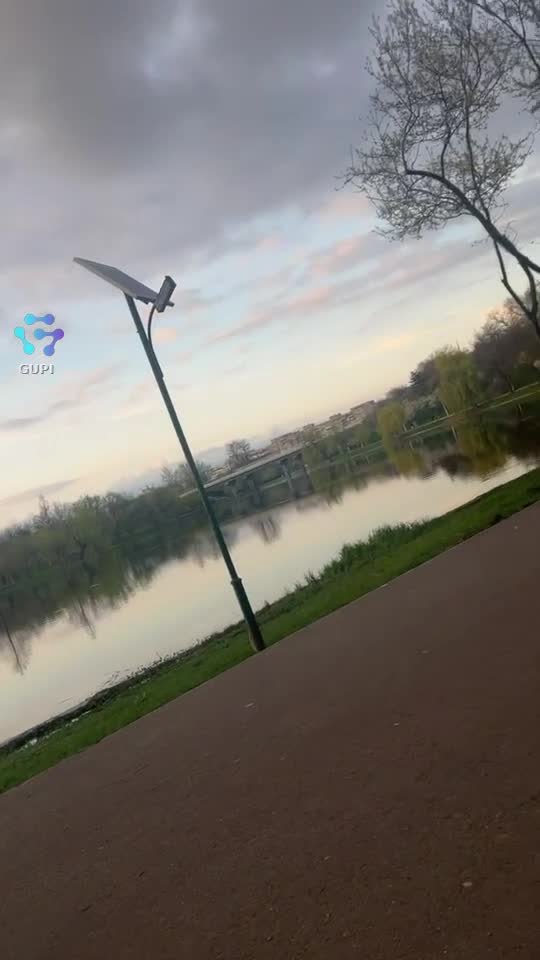 Soare și frumos Parcul tineretului 19:21 București liniște si pasari frumos