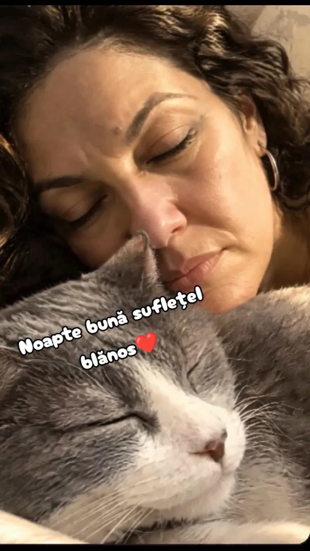 Lipseste Cineva Acum