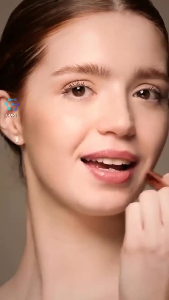Rujul tratament MoniAmori e mereu în geanta mea. Hidratează intens, oferă confort și lasă buzele fine și îngrijite. Îl recomand cu drag zi de zi! 💋”💌♥️