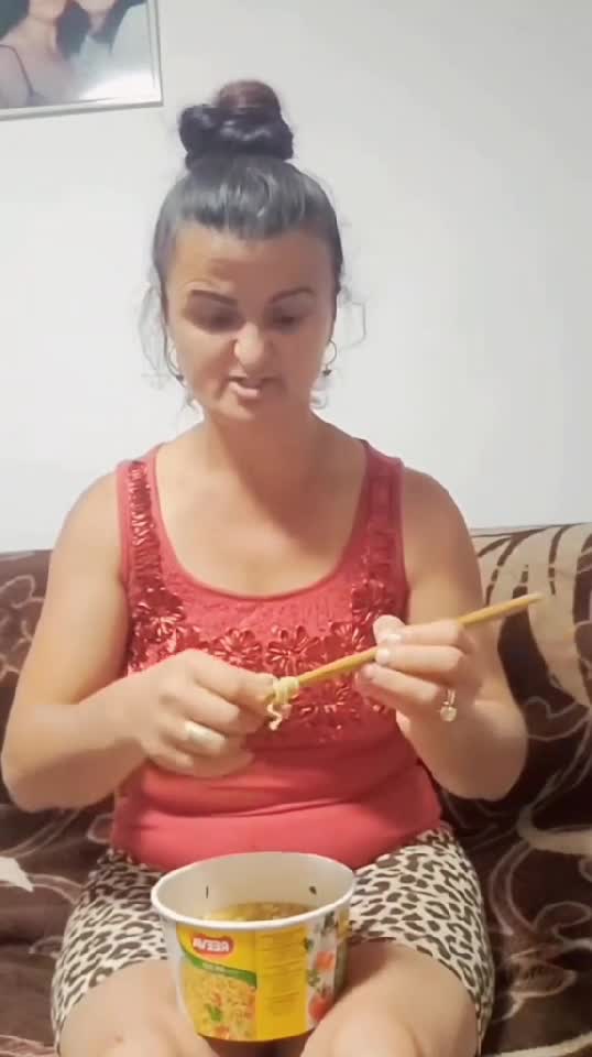 Loați aminte cum se mănâncă 🤣🤣 🤣 🤣