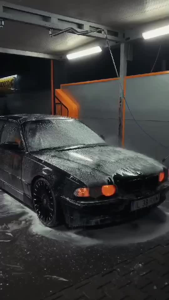 #e38