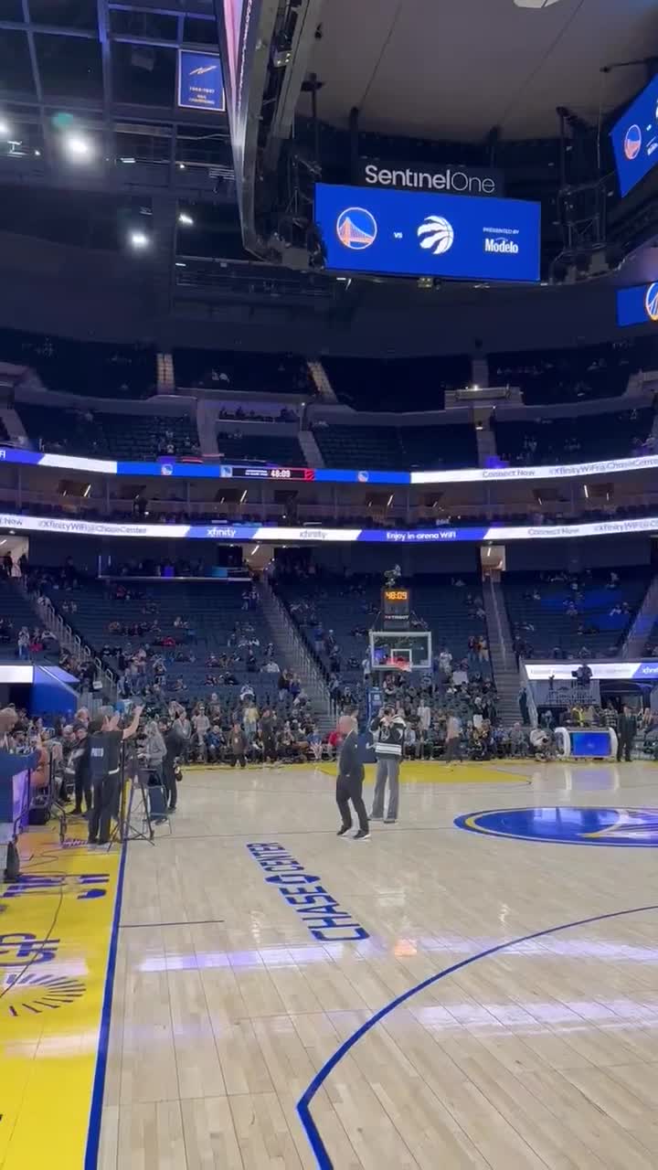 Steph Curry magic!