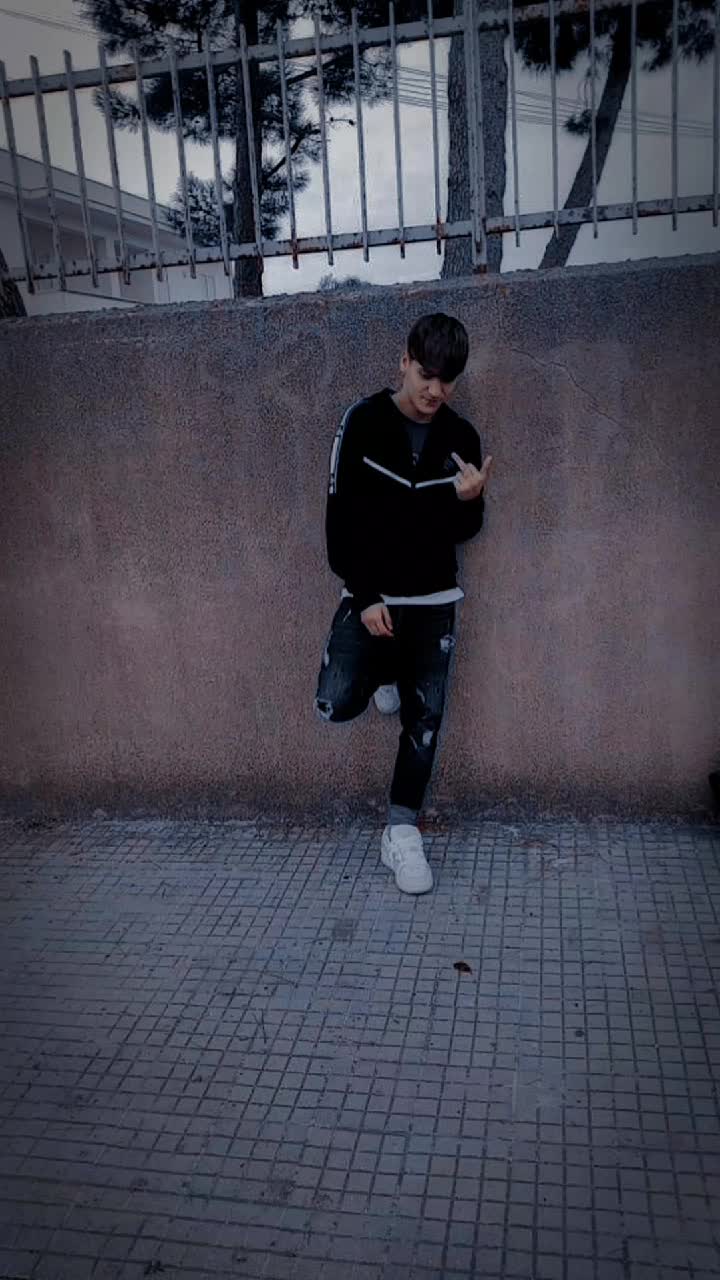 Dau fallow back!!haideți o mie de urmaritori sa facem 🫶🏽🤍🤝🏾