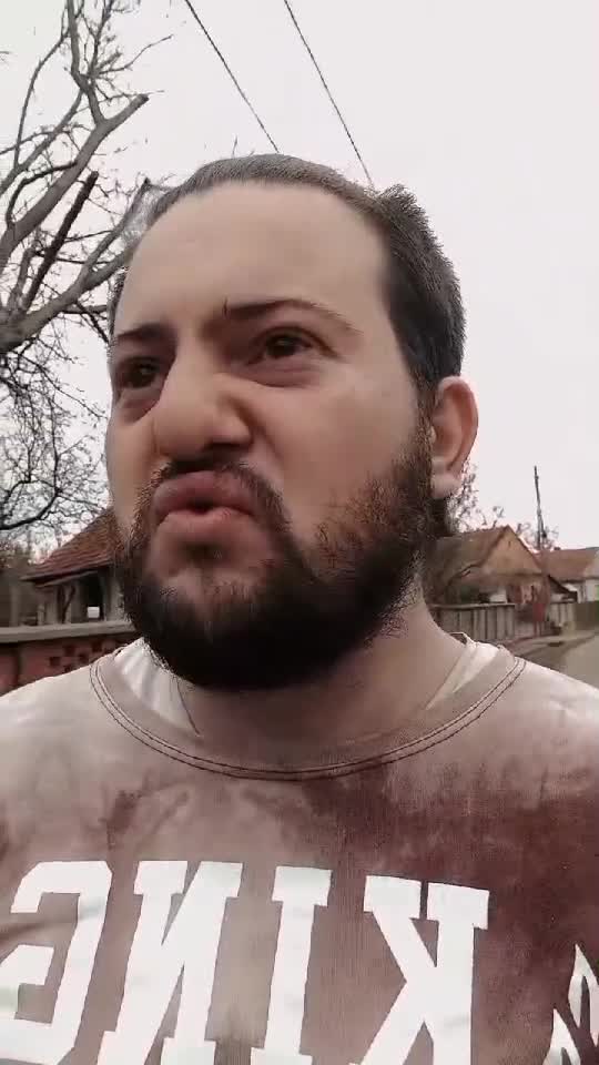 Nu cer prea mult, decât  ,,o mână de ajutor", din partea voastră. Nu oblig pe nimeni. E doar o rugăminte. Rugamintea mea, fie o execuți, fie nu.