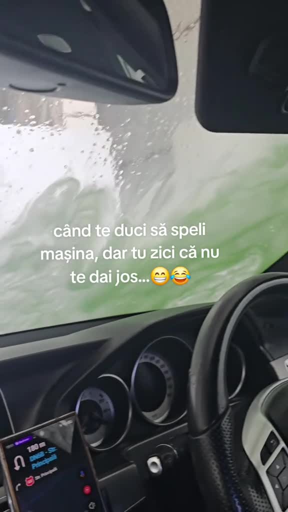 când te duci sā speli maşina...😁