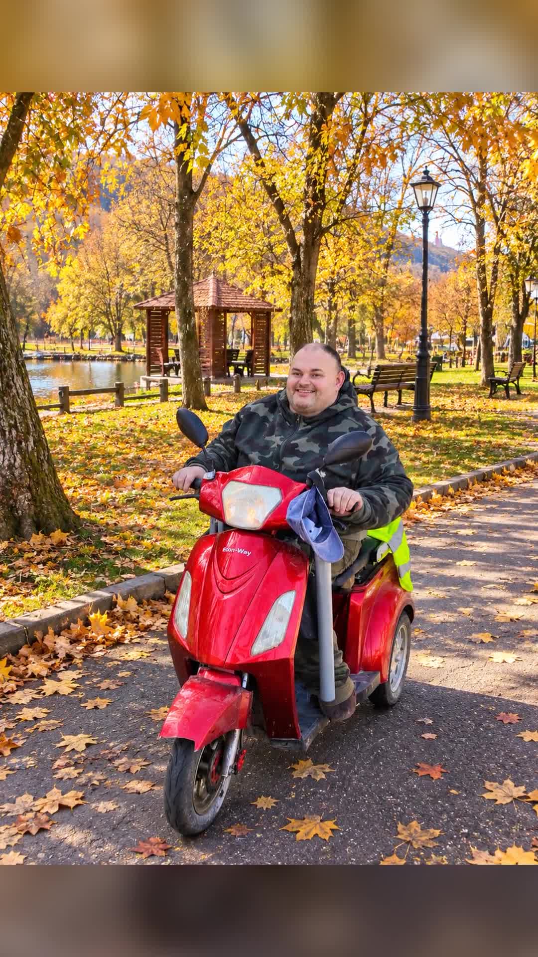🍂🛵 O mică plimbare prin parc, în culorile toamnei! 🍁❤️

Uneori, fericirea stă în lucrurile simple: o plimbare, aer curat, liniște și