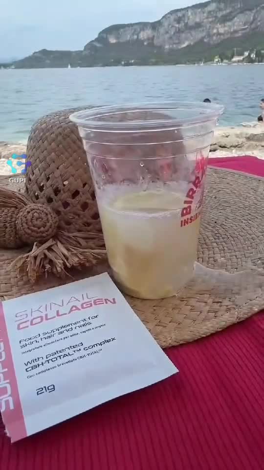 „Am ales Skinail Colagen pentru rutina mea zilnică. Nu pentru minuni, ci pentru consecvență și grija de a mă simți bine în fiecare zi. 🤍”Ptr detali 💌