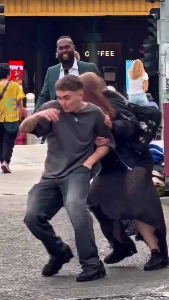 🤣🤣🤣🤣🤣🤣🤦🏼|||{"overlays":[{"text":"atunci când îl vezi pe stradă pe fostul cu mimoza lui🤣🤣🤣🤣🤦🏼","x":0.1269727362961066,"y":0.6639775347604624,"fontSize":21.738748431459364,"color":4294940672,"isEmoji":false}]}