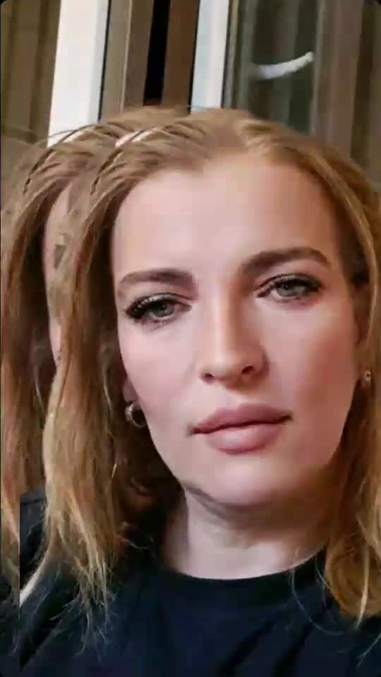 Sunt curioasa sa vad dacă găsesc peroane care sau născut în aceeași și,  luna an cu mine . Voi nu 
Încep eu 12 . 10 .1983