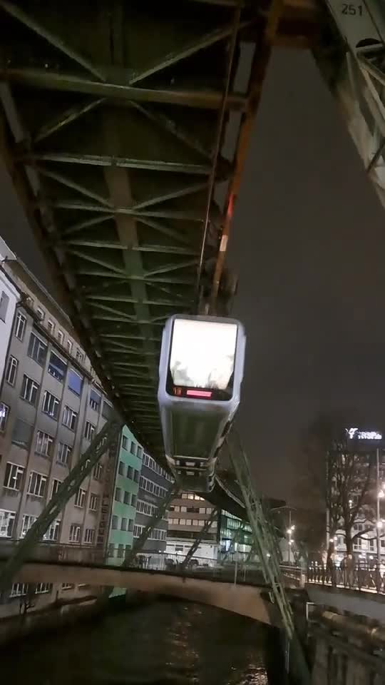 Trenule masina mica de ce te faci avion cu motor?