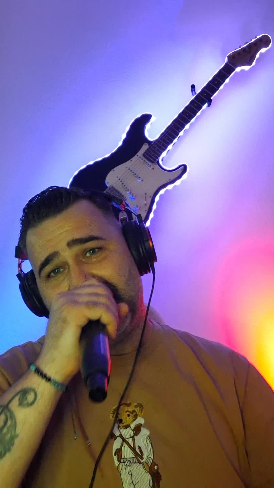 Hai cu noi pe Live sa ne distram 🙏💜🎼🎙