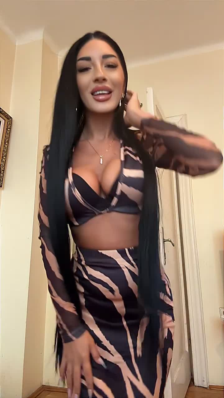 👑